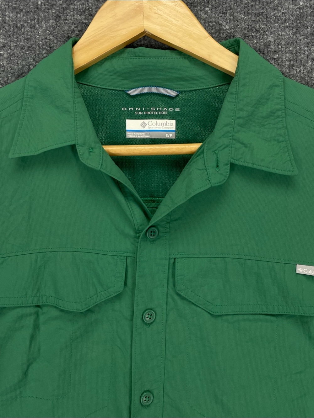 SOLD Columbia Long Sleeve Button Up Shirt Men’s S Green Vented Nylon Omni Shade